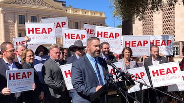 Arizona lawmakers propose to aid Maricopa County recorder as he clashes with supervisors