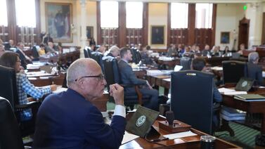 Los funcionarios locales en Texas buscan preservar la opción de voto en todo el condado ante la amenaza de su eliminación por parte de los legisladores