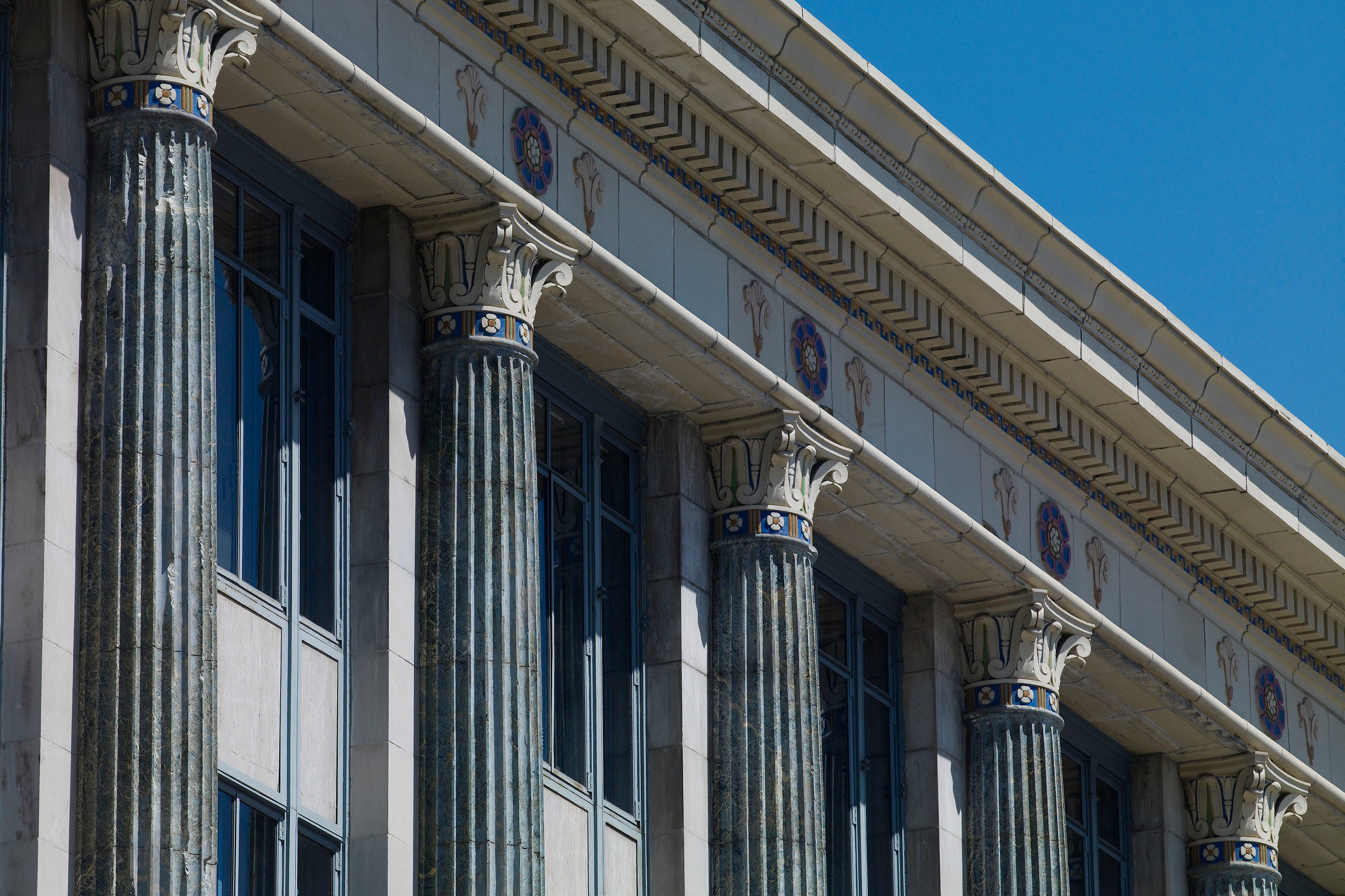 Exterior columns of the Robert J. Nealon Federal Building and U.S. Courthouse outside with a blue sky in the background in Scranton, Pennsylvania.